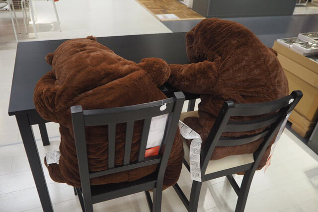 Ikeaのクマのぬいぐるみが 疲れきったお父さん 飲んだくれ にしか見えないと話題 東奔西走見聞録